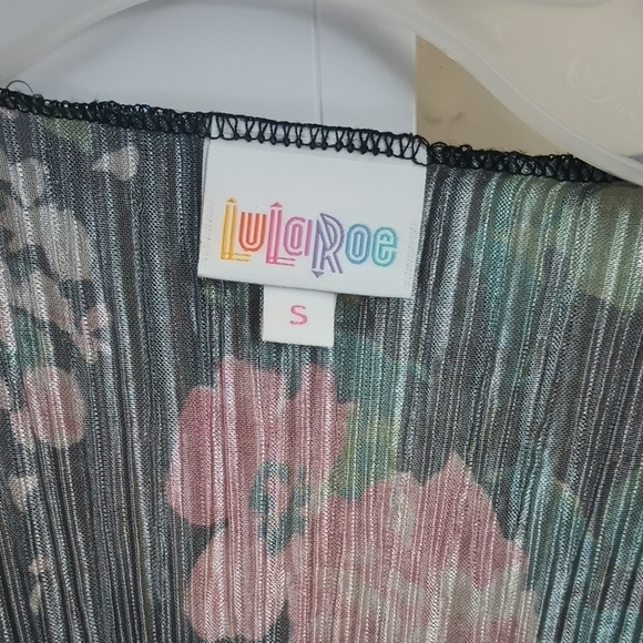 LuLaRoe Floral Cardigan with Pink and Green Accents S Georgous Spring Summer🌹 - Picture 2 of 3